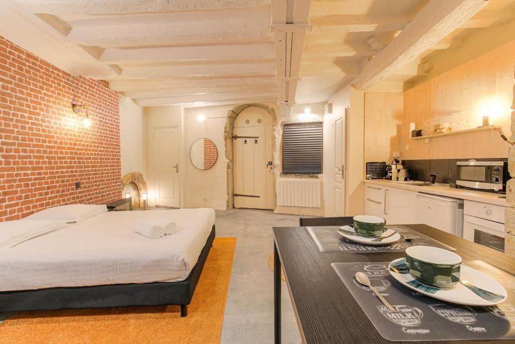 Industrial-Style Studio With Bathtub, Vieux-Lyon Exterior foto