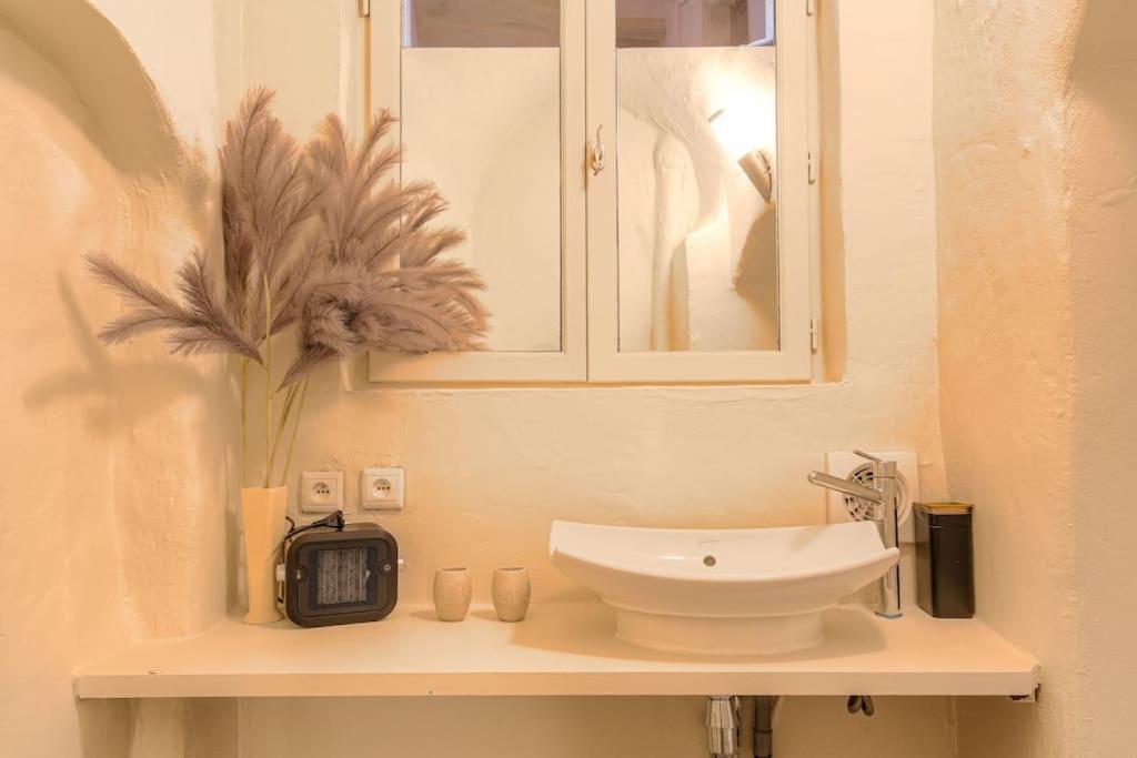 Industrial-Style Studio With Bathtub, Vieux-Lyon Exterior foto